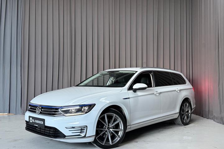 Hvid VW Passat fra 2018