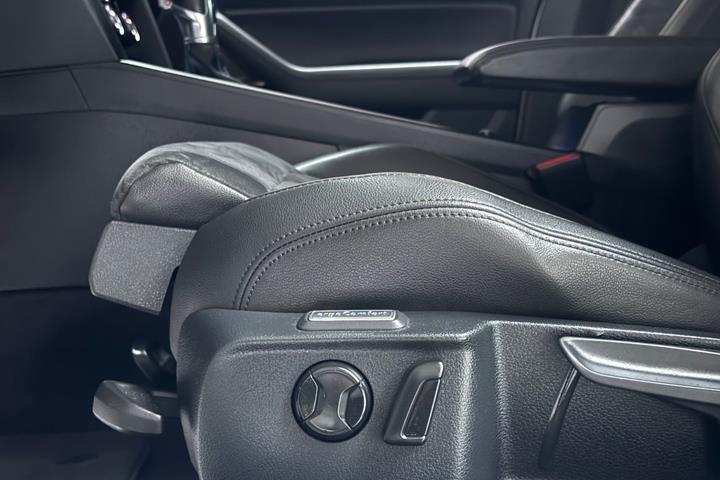 Hvid VW Passat fra 2018