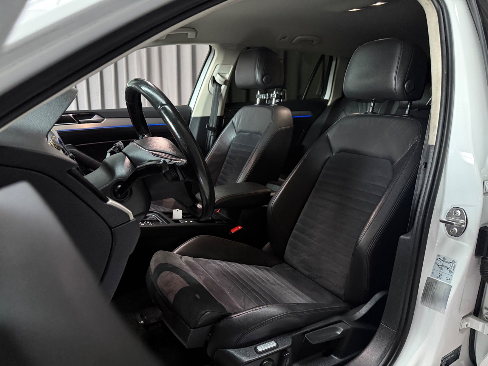 Hvid VW Passat fra 2018