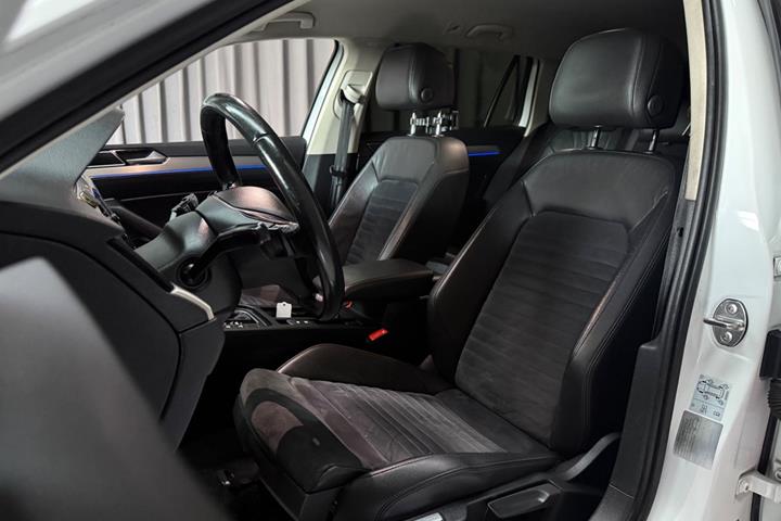 Hvid VW Passat fra 2018
