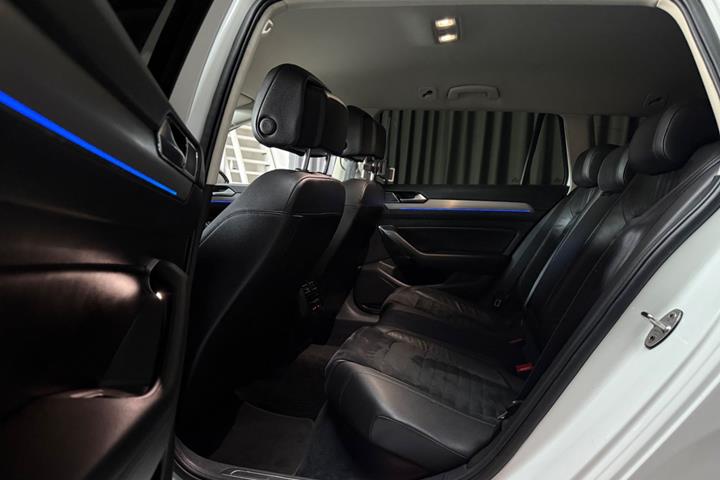 Hvid VW Passat fra 2018