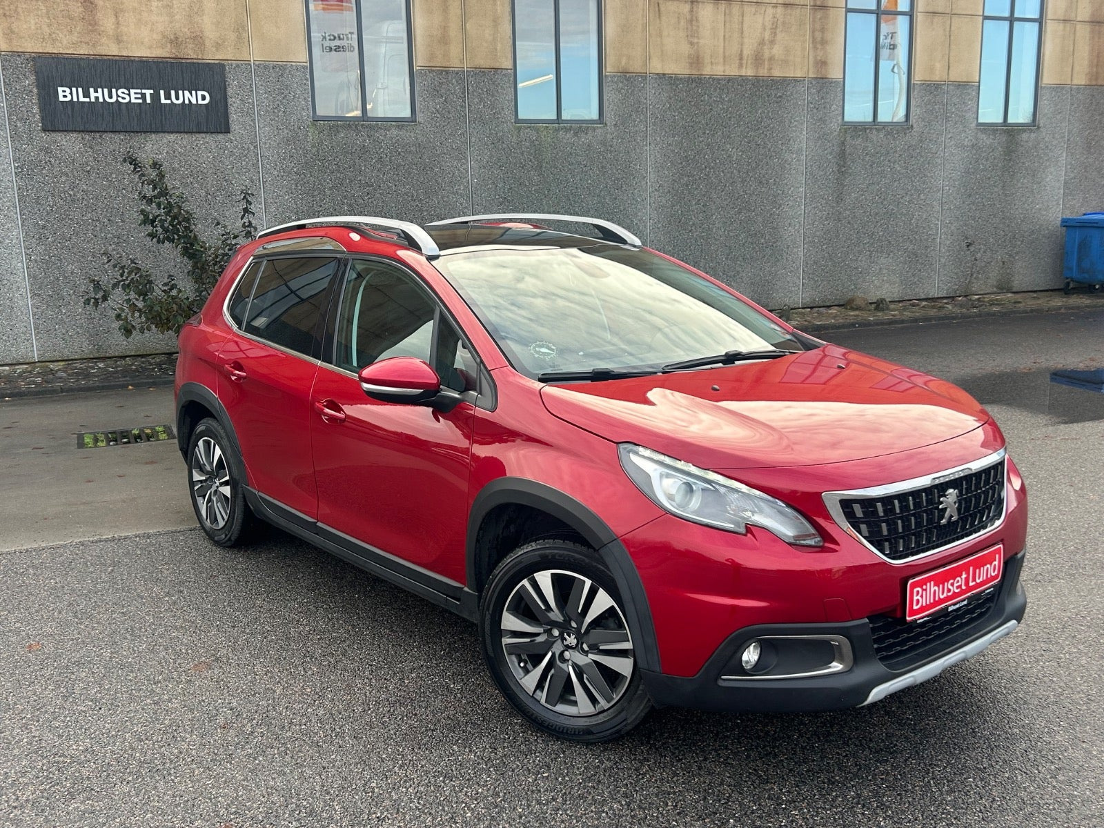 Rød Peugeot 2008 fra 2019