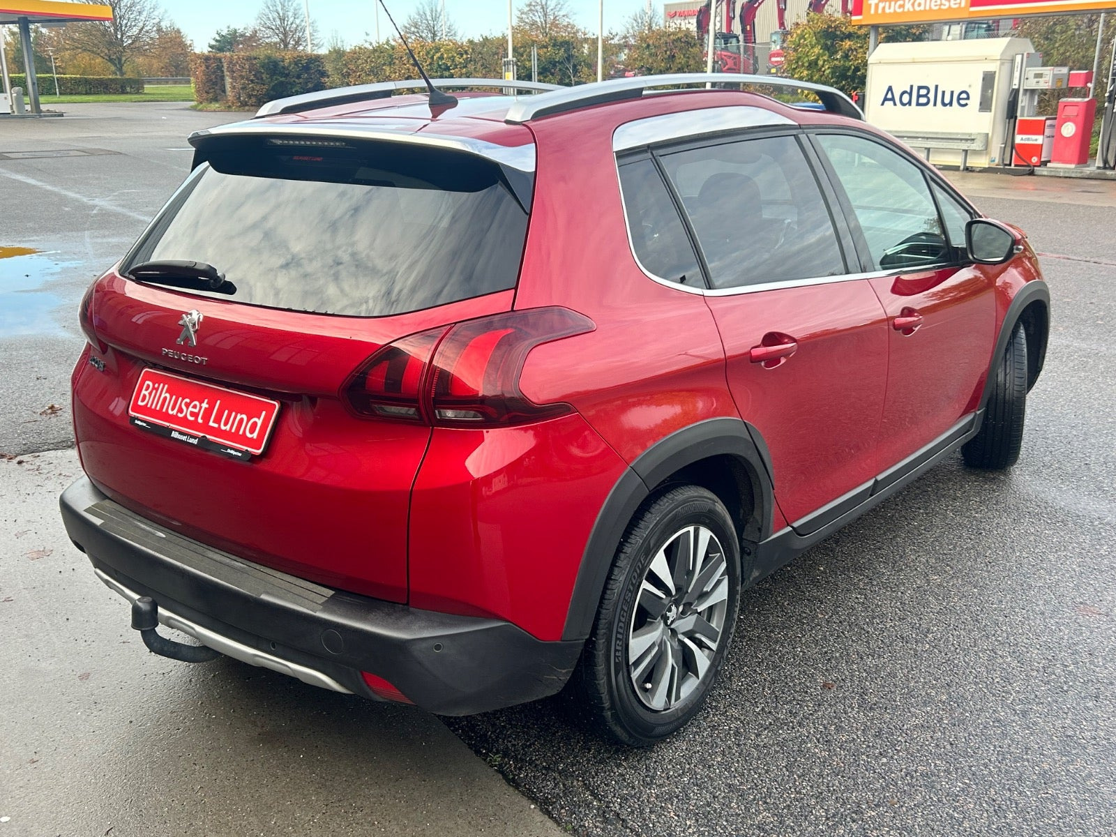 Rød Peugeot 2008 fra 2019
