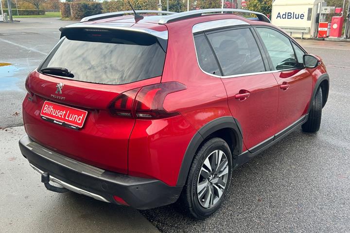 Rød Peugeot 2008 fra 2019