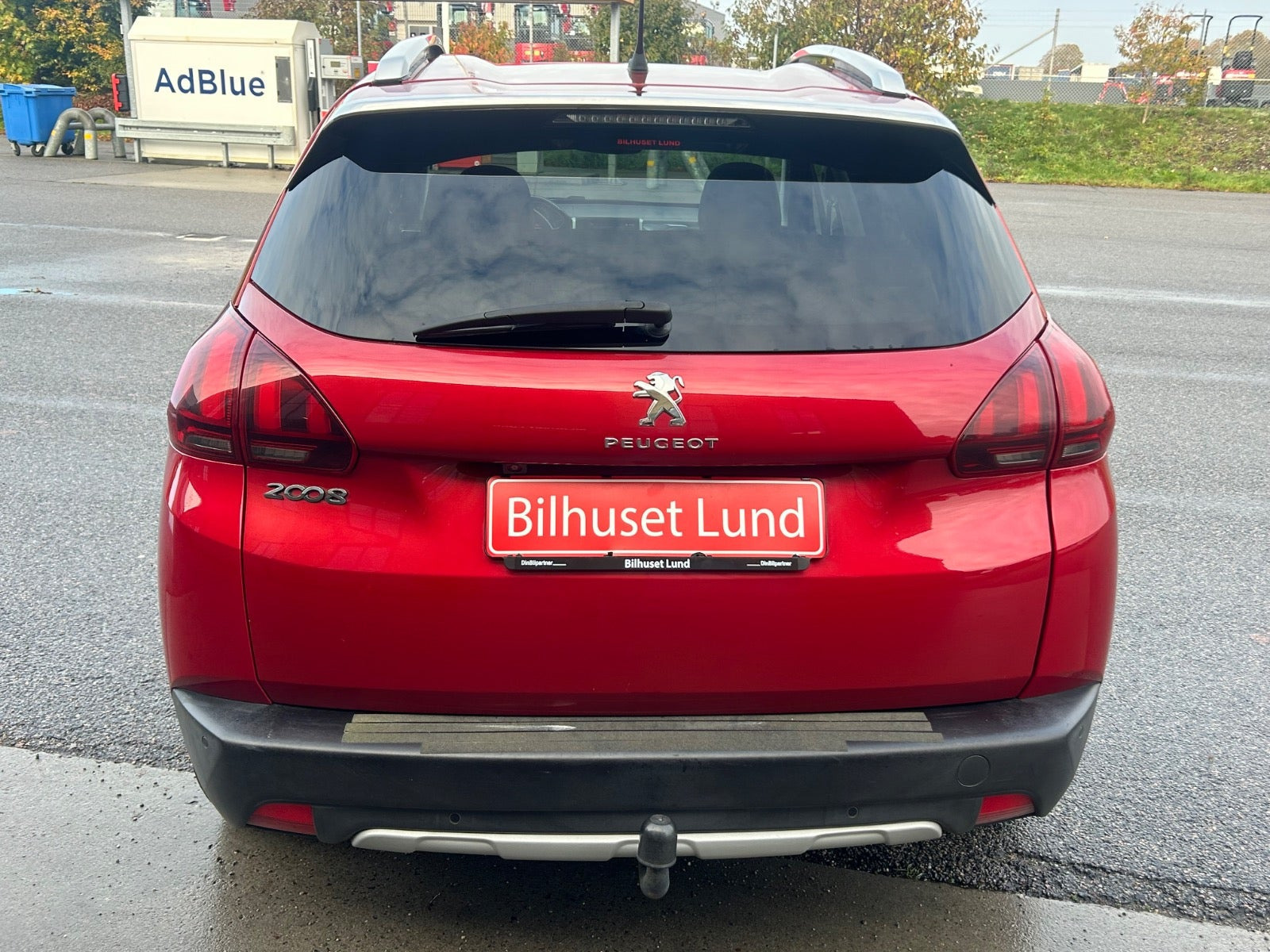 Rød Peugeot 2008 fra 2019