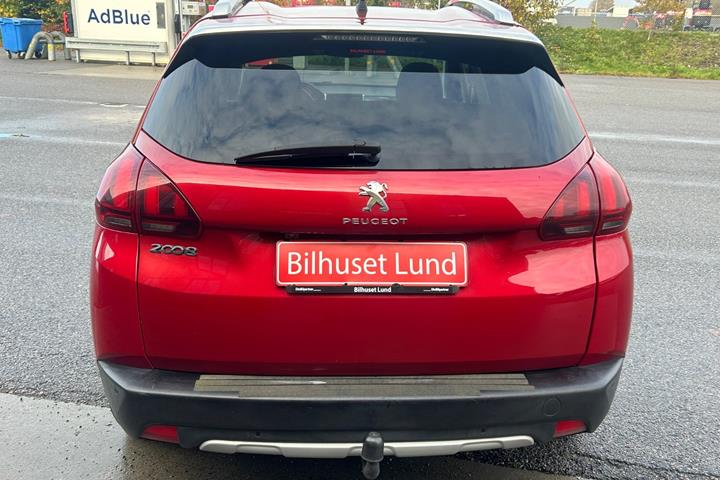Rød Peugeot 2008 fra 2019