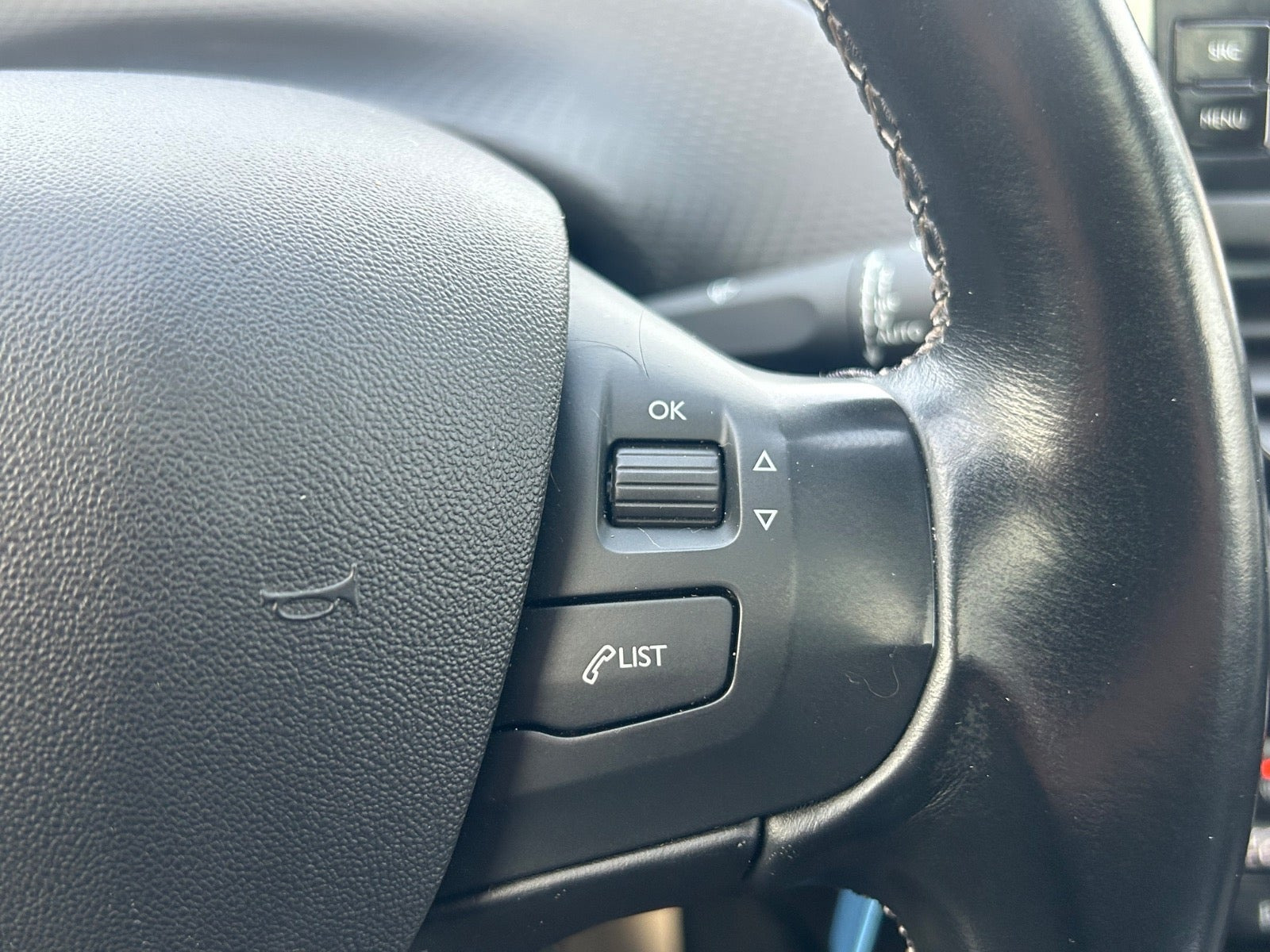 Rød Peugeot 2008 fra 2019