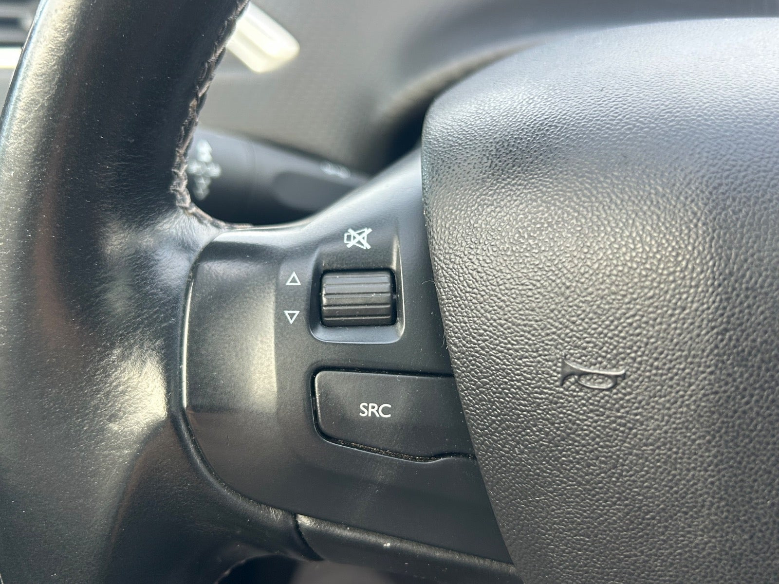 Rød Peugeot 2008 fra 2019