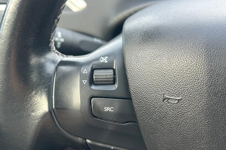 Rød Peugeot 2008 fra 2019