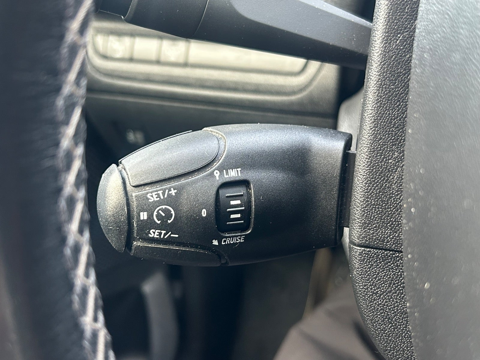 Rød Peugeot 2008 fra 2019