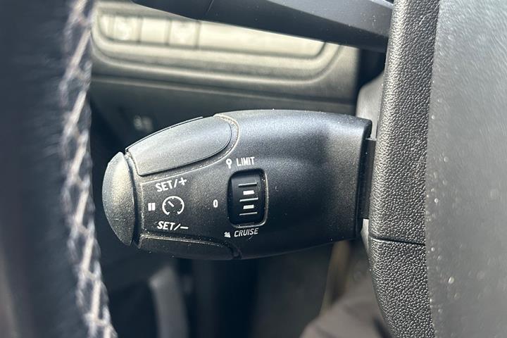Rød Peugeot 2008 fra 2019