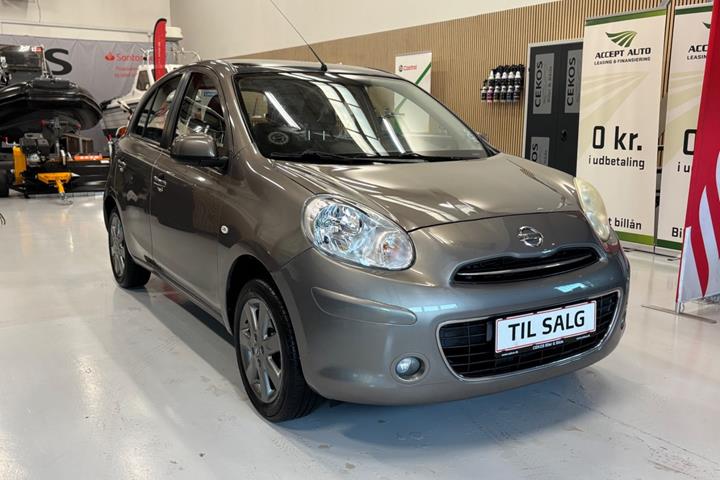 Grå Nissan Micra fra 2013