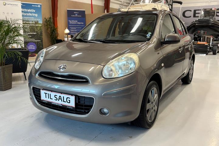 Grå Nissan Micra fra 2013