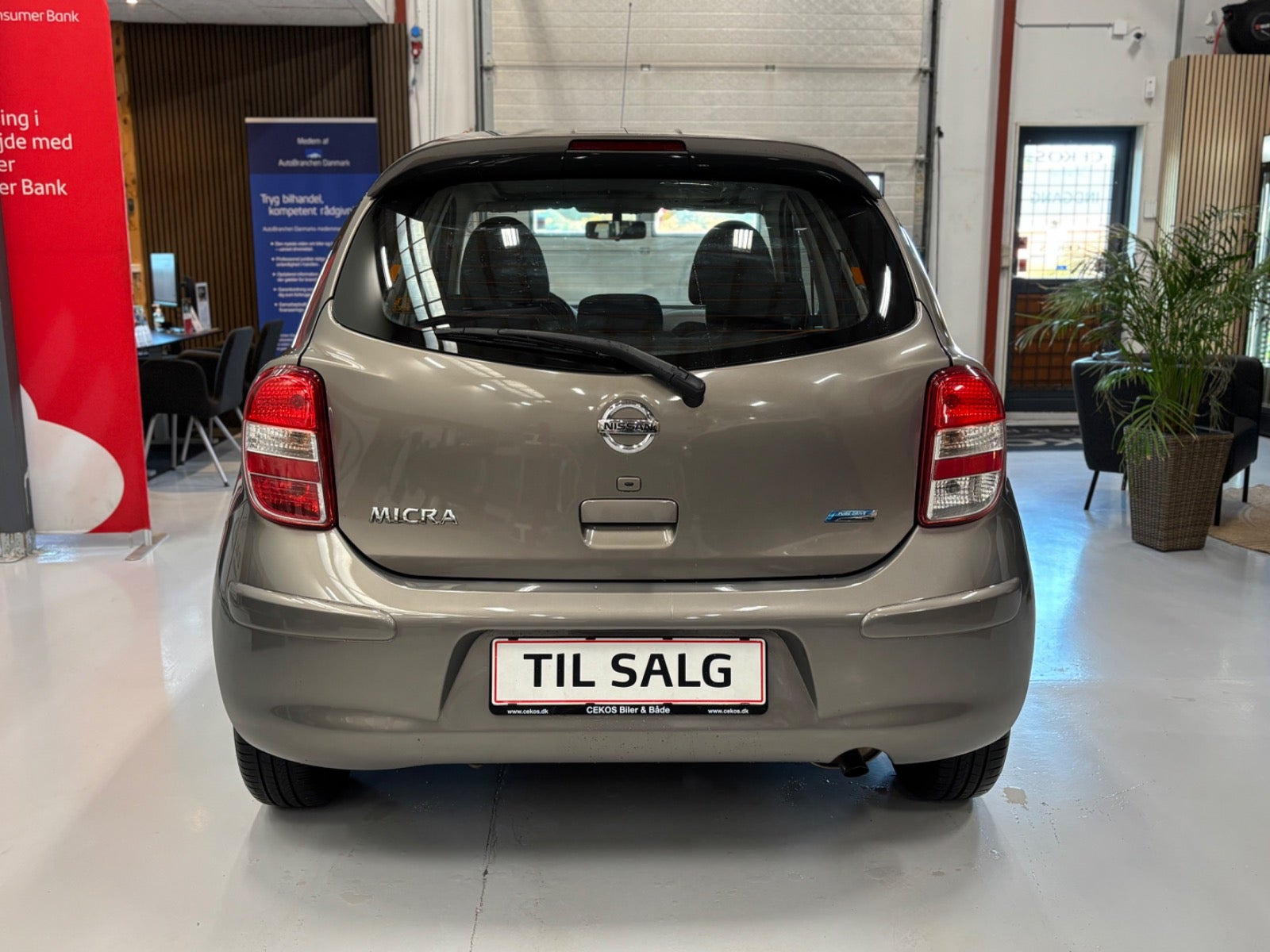 Grå Nissan Micra fra 2013