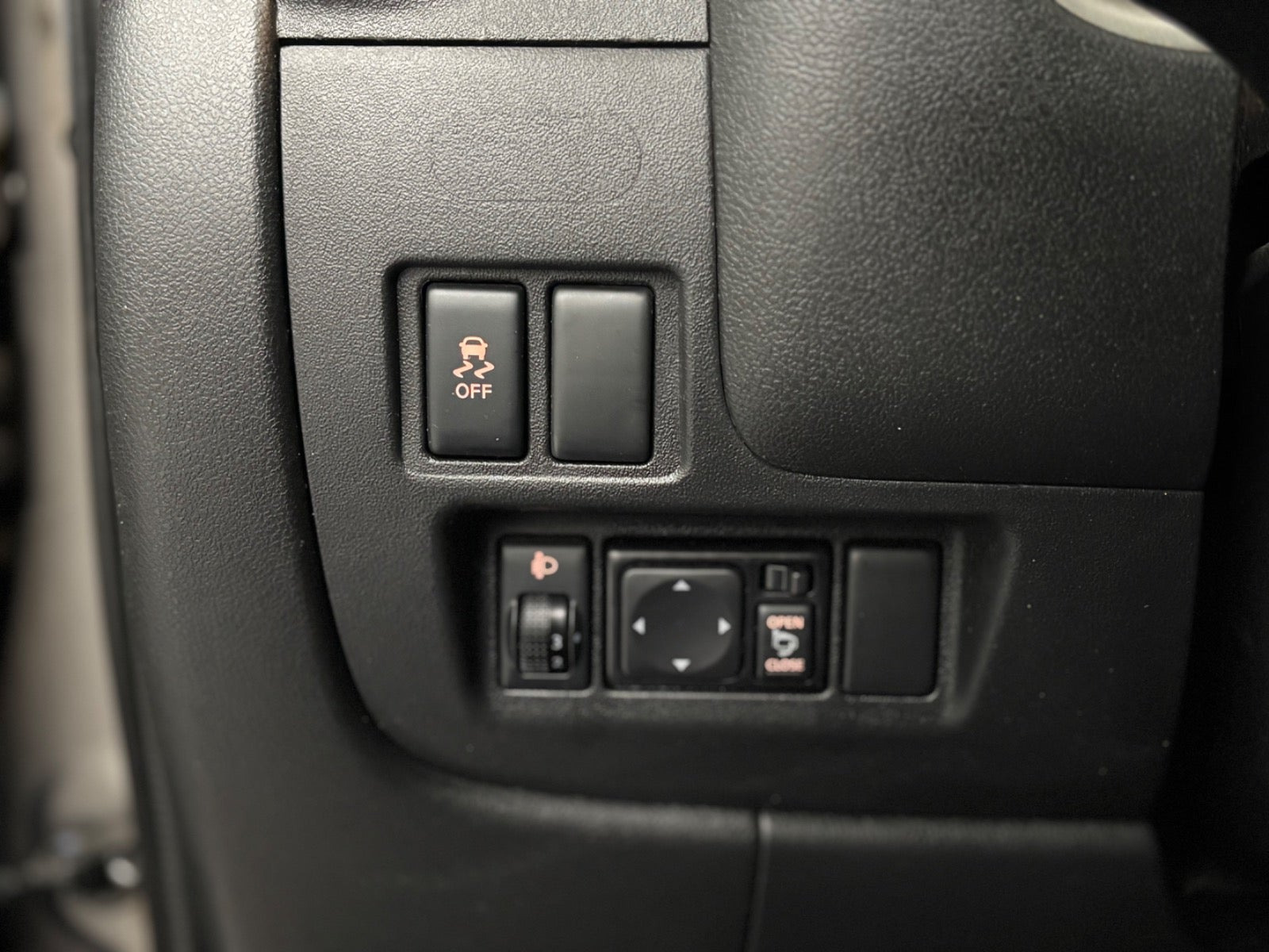 Grå Nissan Micra fra 2013