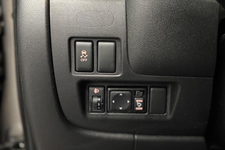 Grå Nissan Micra fra 2013