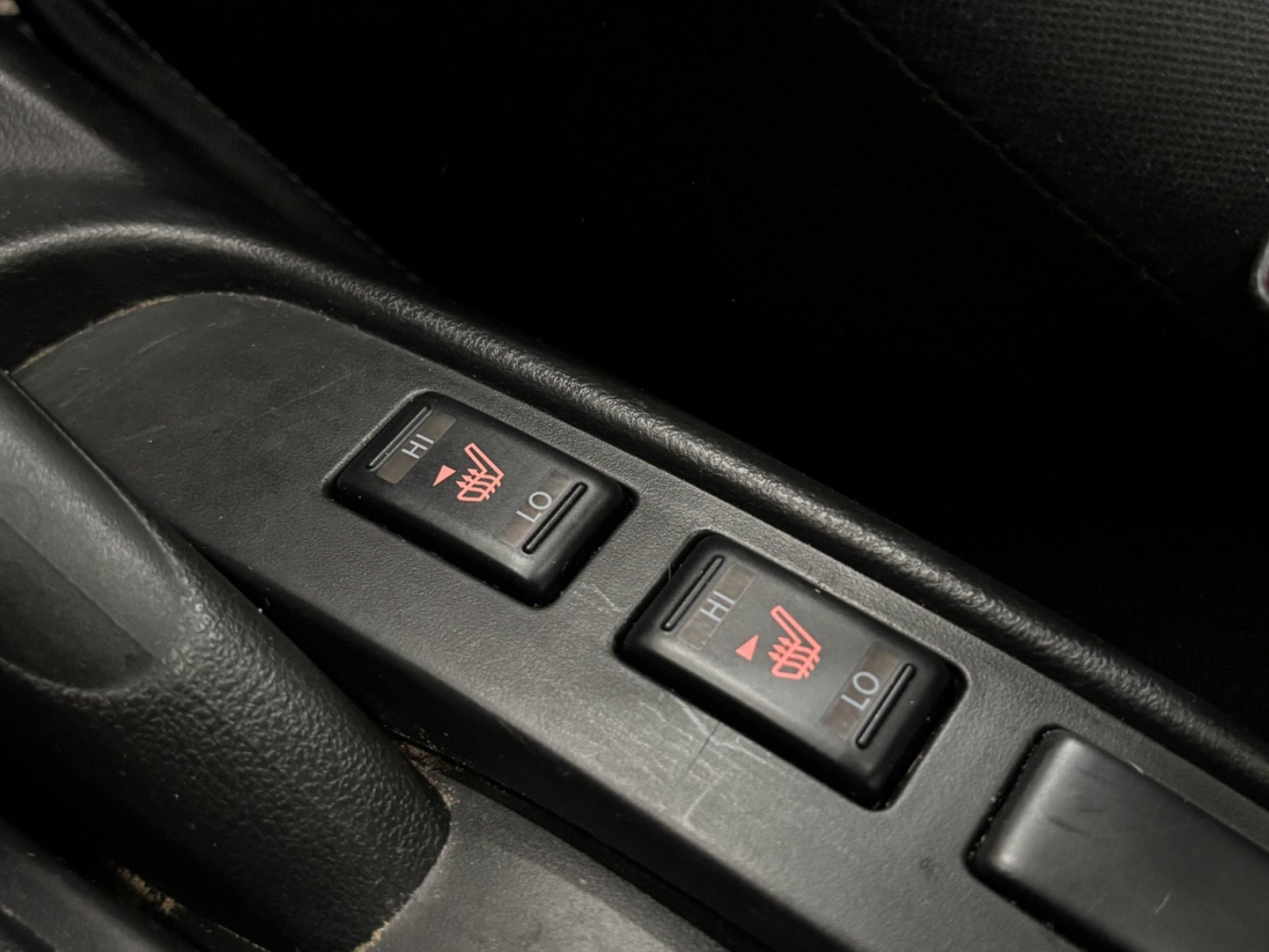 Grå Nissan Micra fra 2013