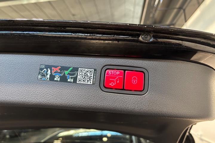 Sort Mercedes C300 e fra 2022