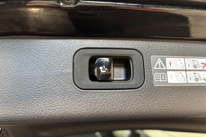 Sort Mercedes C300 e fra 2022