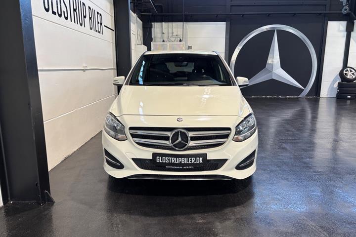 Hvid Mercedes B180 d fra 2016