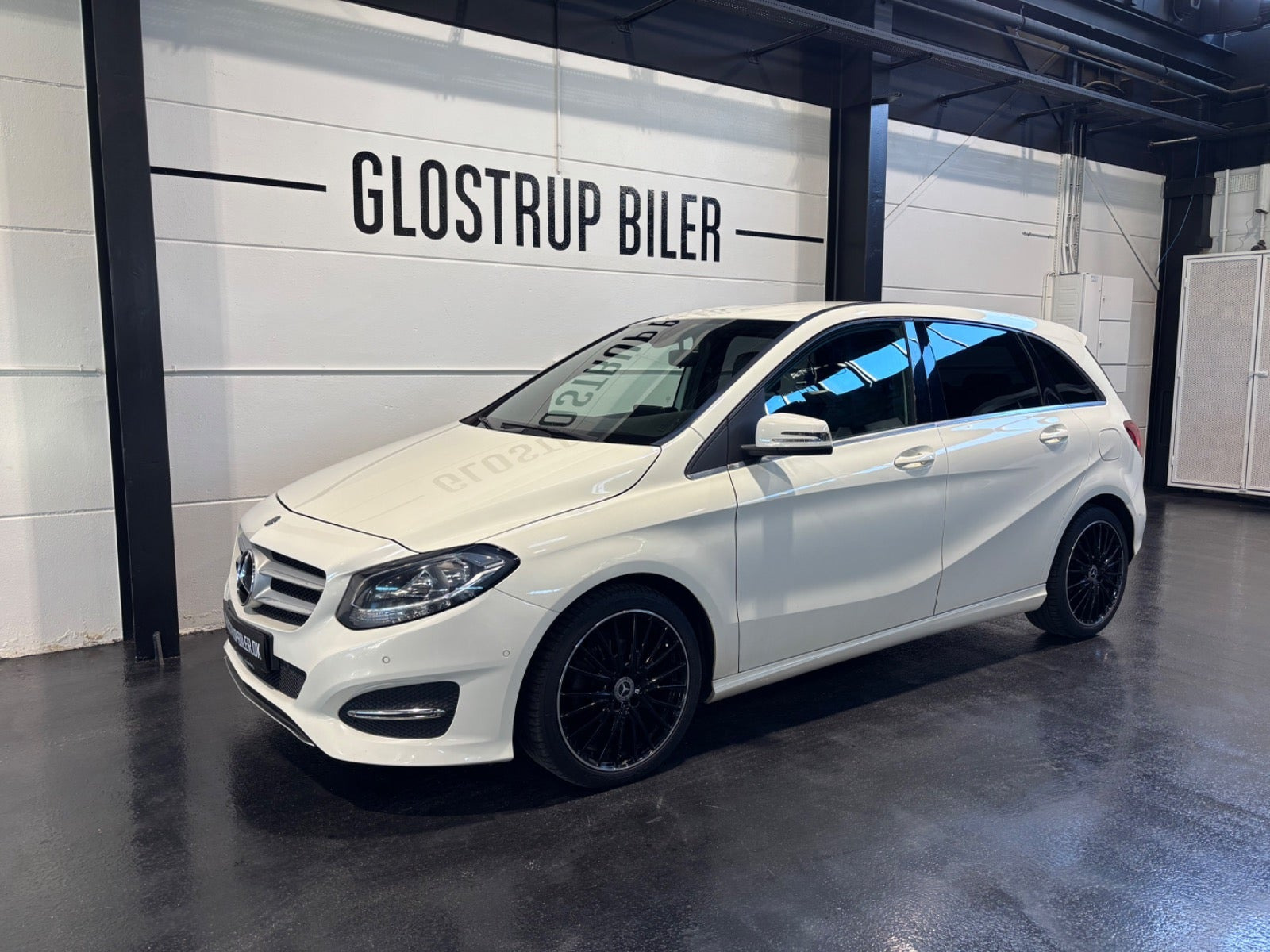 Hvid Mercedes B180 d fra 2016