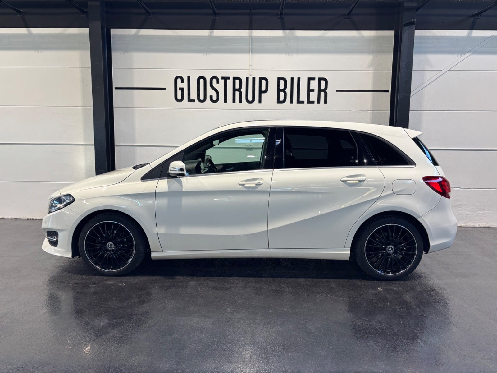 Hvid Mercedes B180 d fra 2016