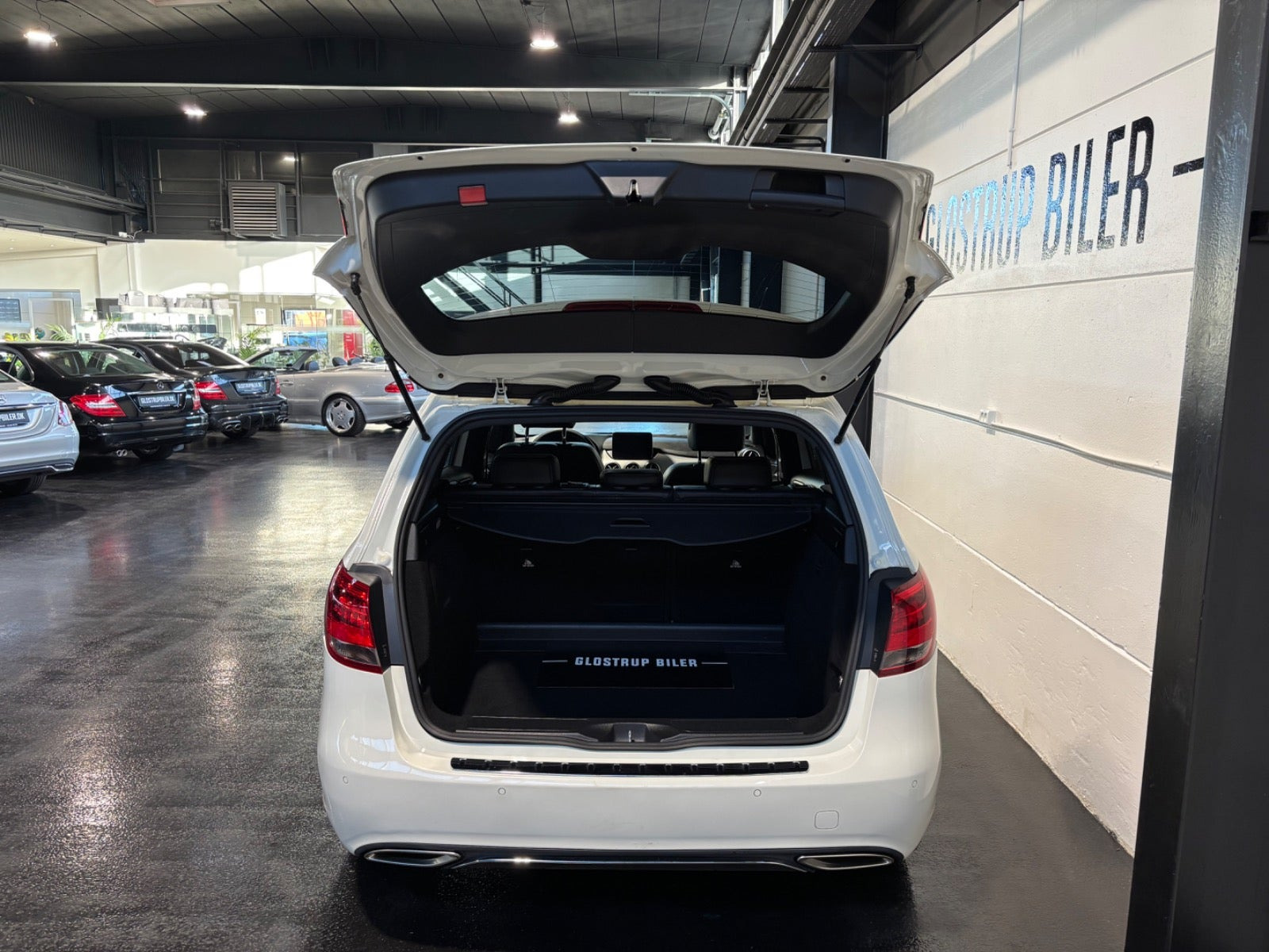 Hvid Mercedes B180 d fra 2016