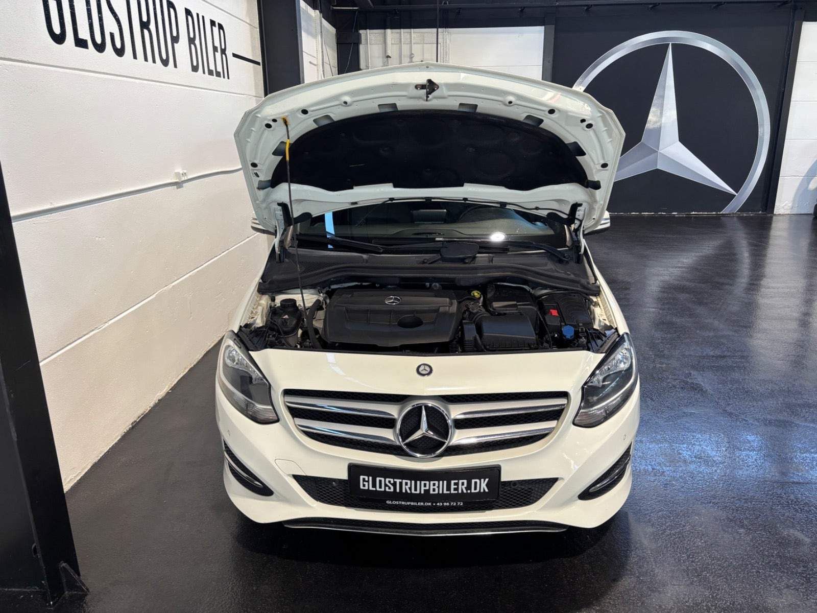 Hvid Mercedes B180 d fra 2016