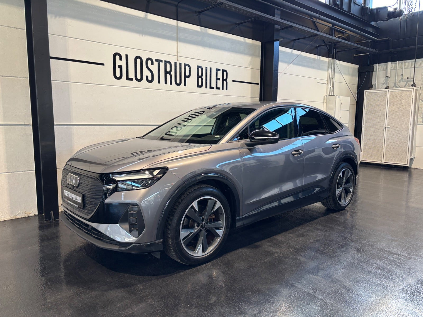 Grå Audi Q4 e-tron fra 2022