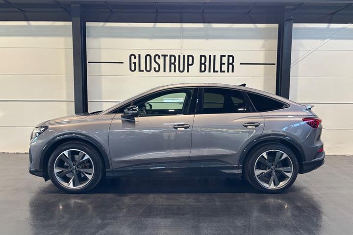 Grå Audi Q4 e-tron fra 2022