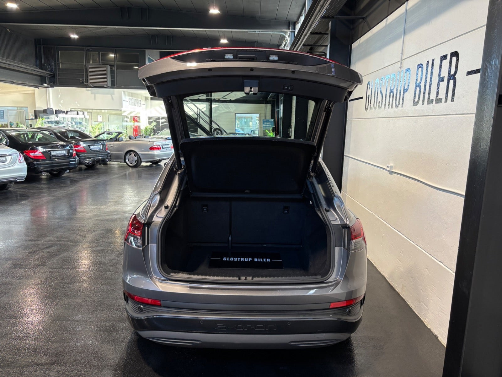 Grå Audi Q4 e-tron fra 2022