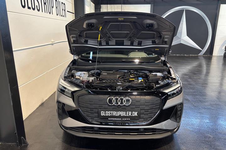 Grå Audi Q4 e-tron fra 2022