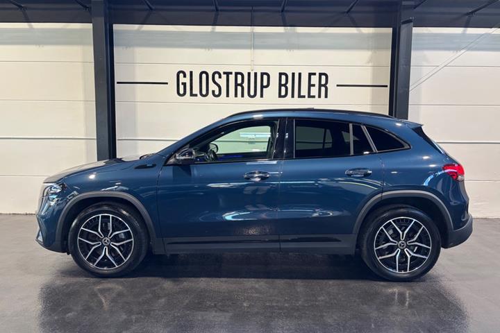 Blå Mercedes EQA250 fra 2021