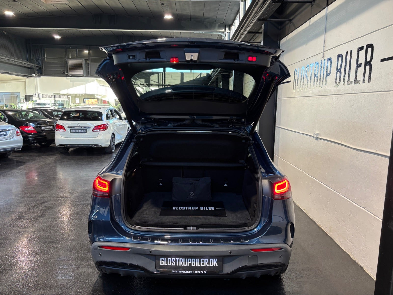 Blå Mercedes EQA250 fra 2021