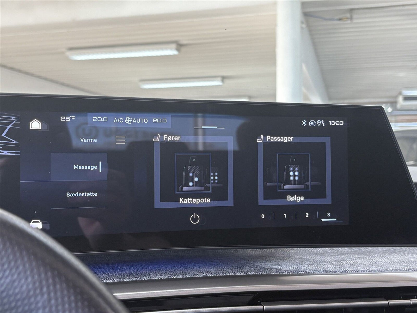 Sølv Peugeot e-3008 fra 2025