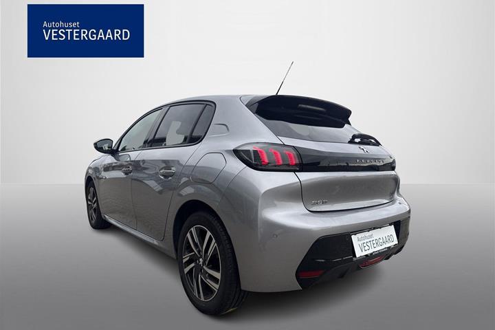 Sølv Peugeot 208 fra 2021