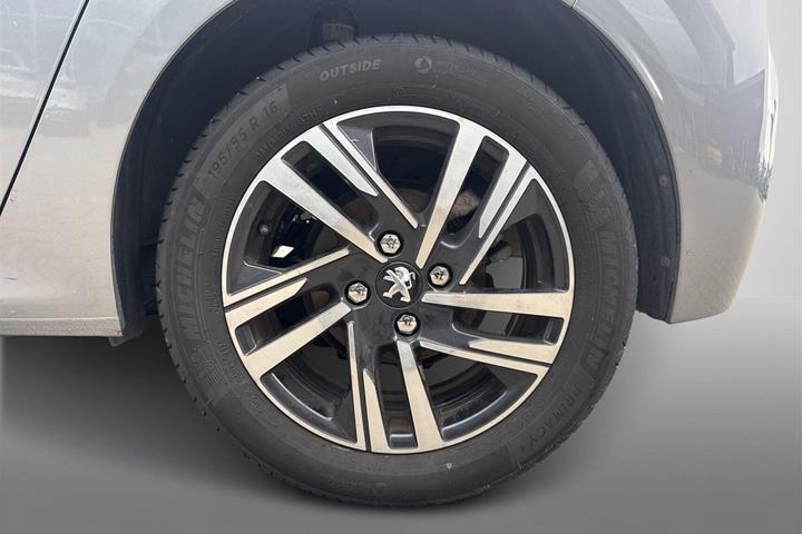 Sølv Peugeot 208 fra 2021