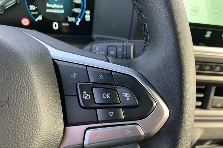 Sort VW Transporter fra 2025