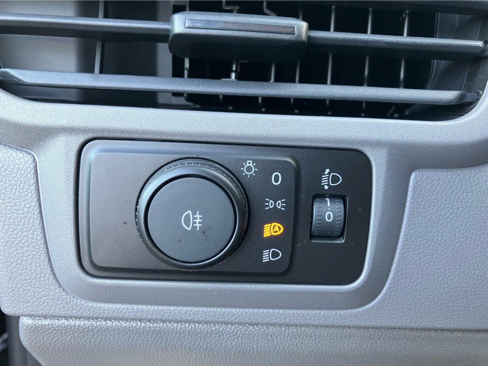 Sort VW Transporter fra 2025