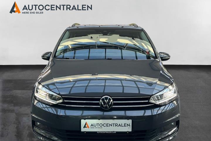 Grå VW Touran fra 2024