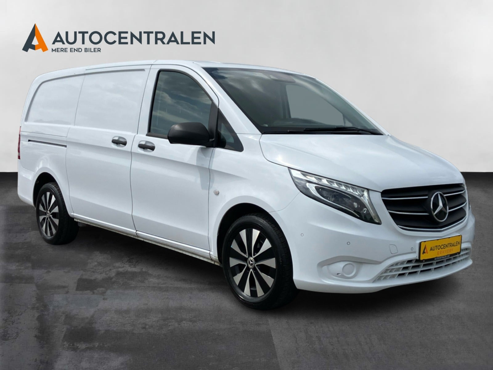 Hvid Mercedes Vito 119 fra 2021