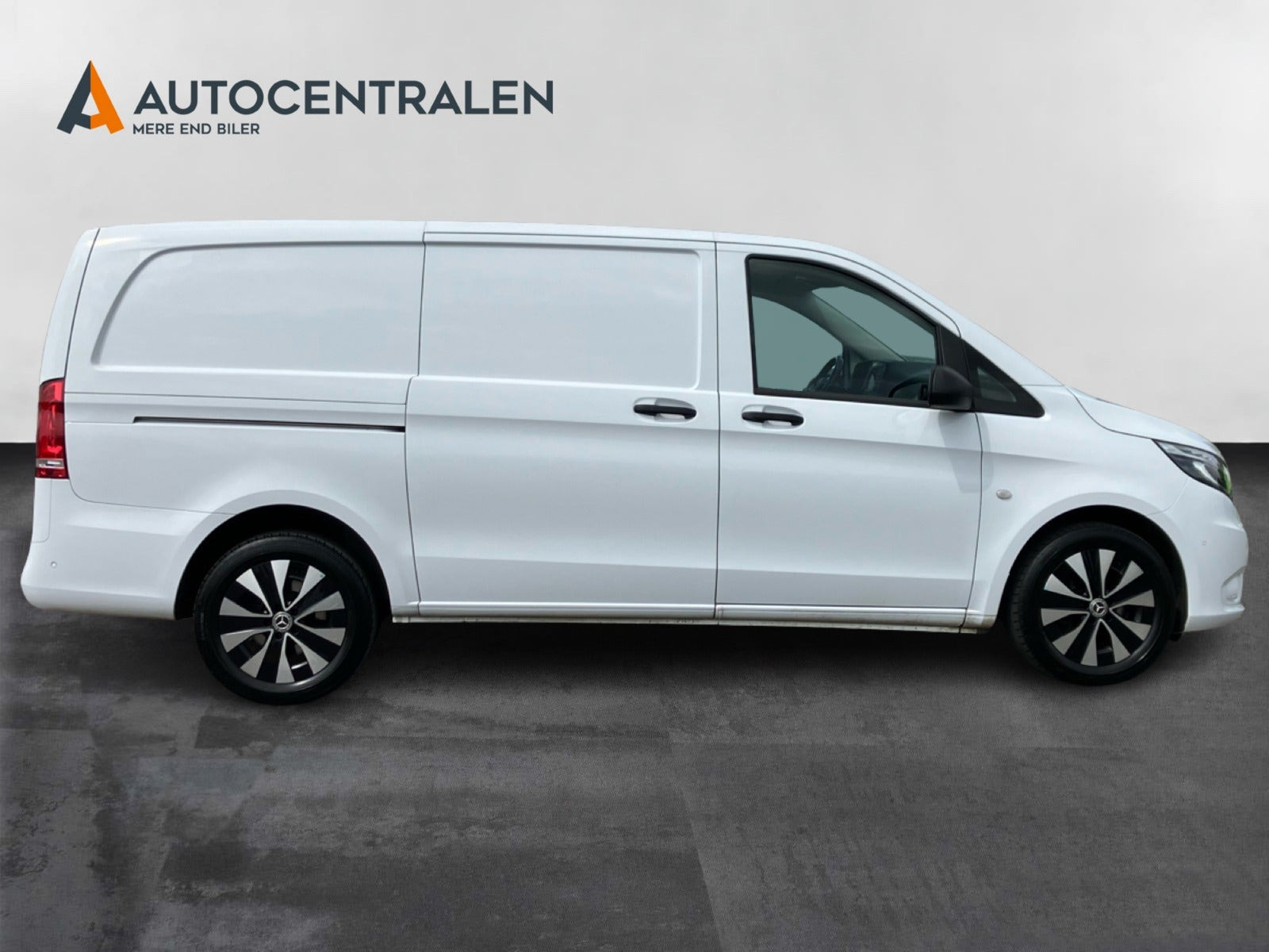 Hvid Mercedes Vito 119 fra 2021