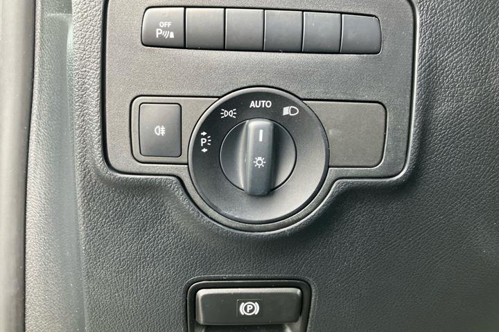 Hvid Mercedes Vito 119 fra 2021