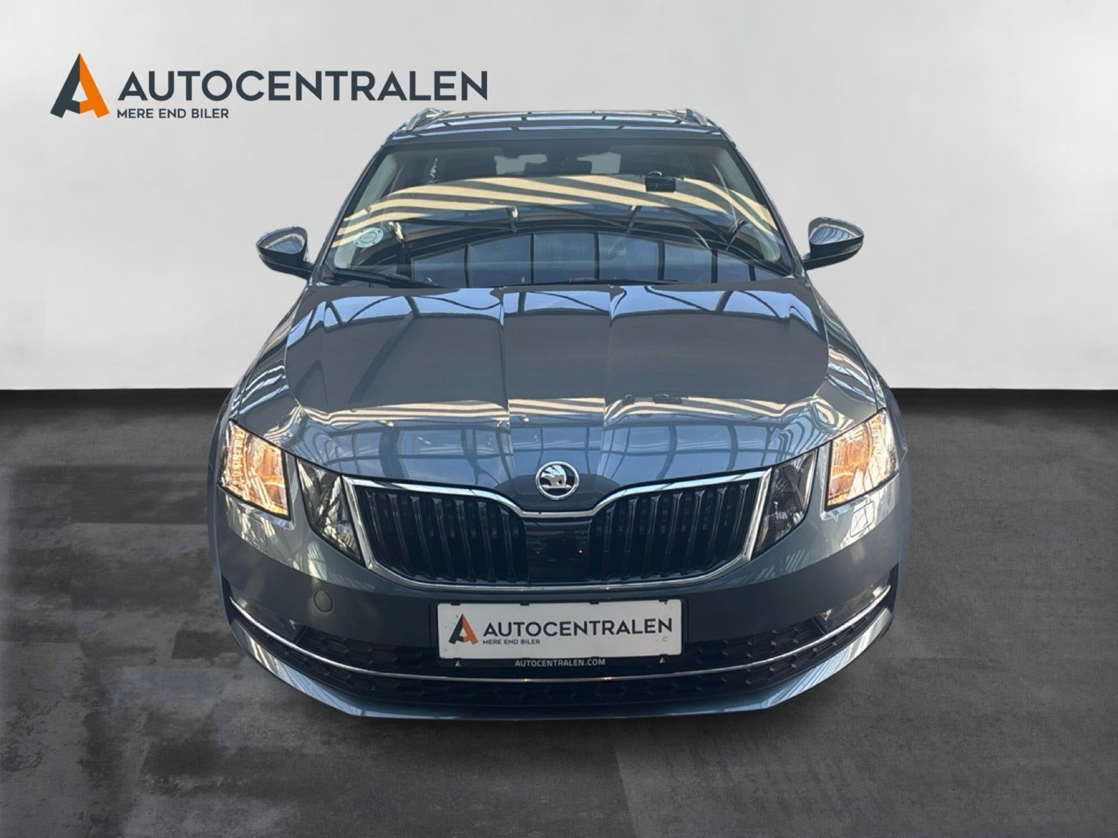 Grå Skoda Octavia fra 2020