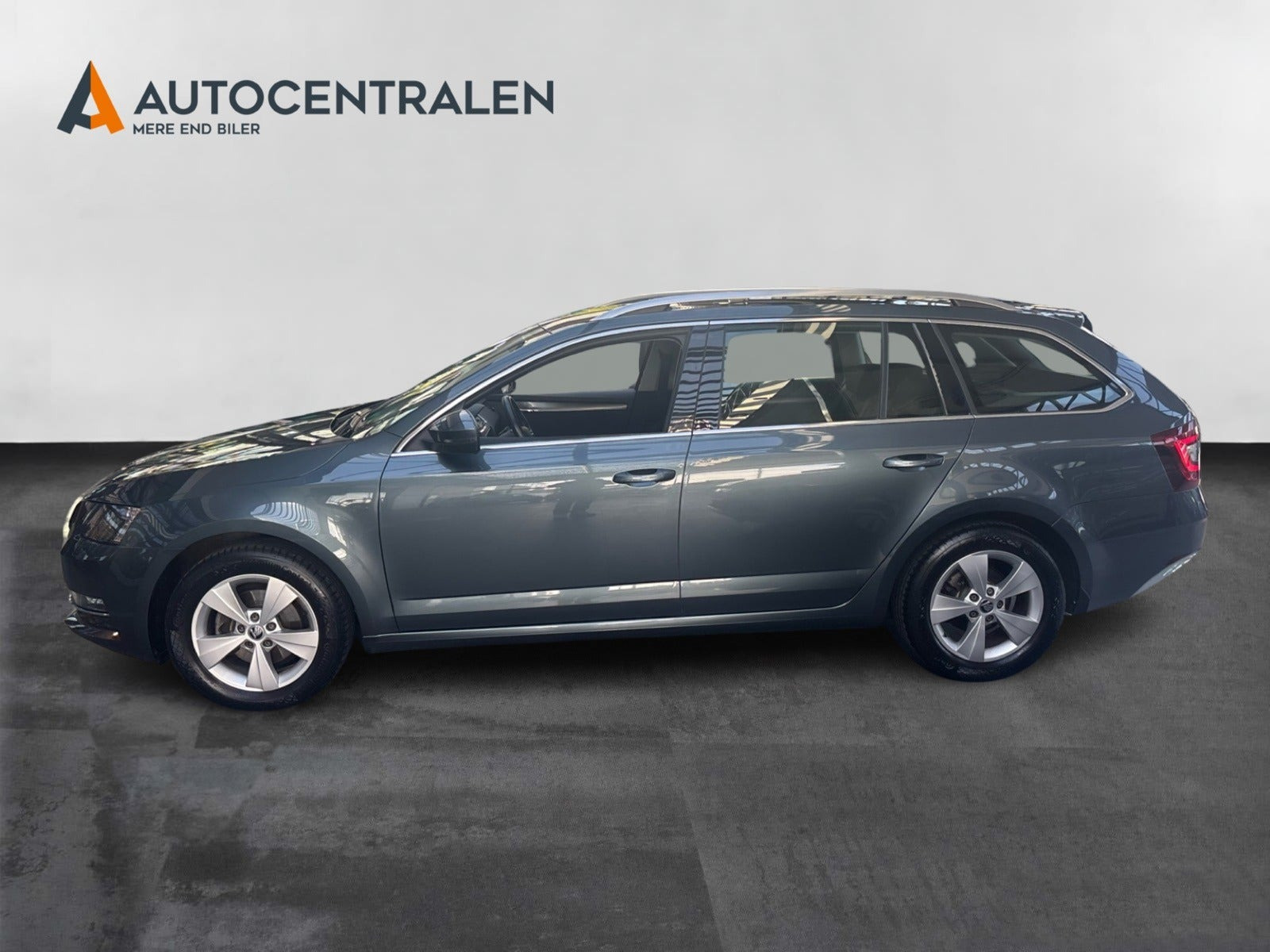 Grå Skoda Octavia fra 2020