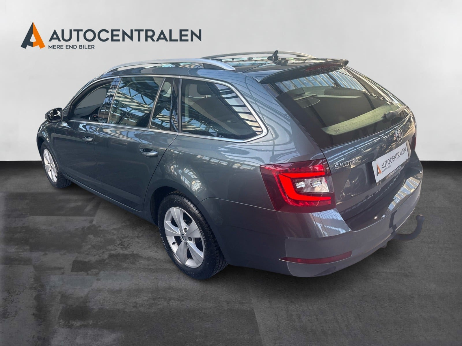 Grå Skoda Octavia fra 2020