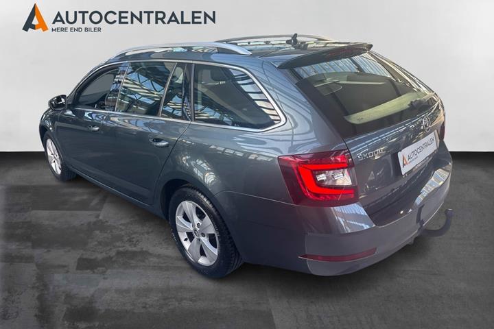 Grå Skoda Octavia fra 2020