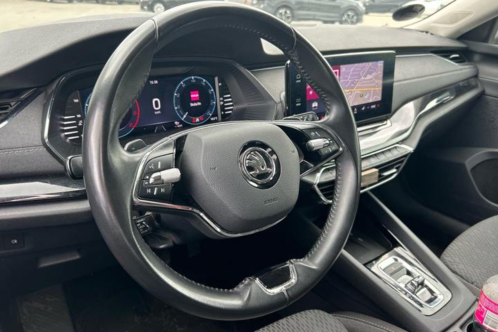 Sølv Skoda Octavia fra 2022