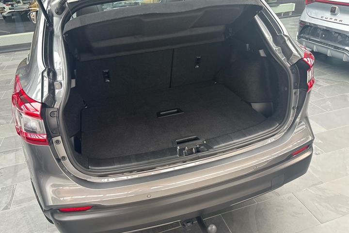 Grå Nissan Qashqai fra 2019