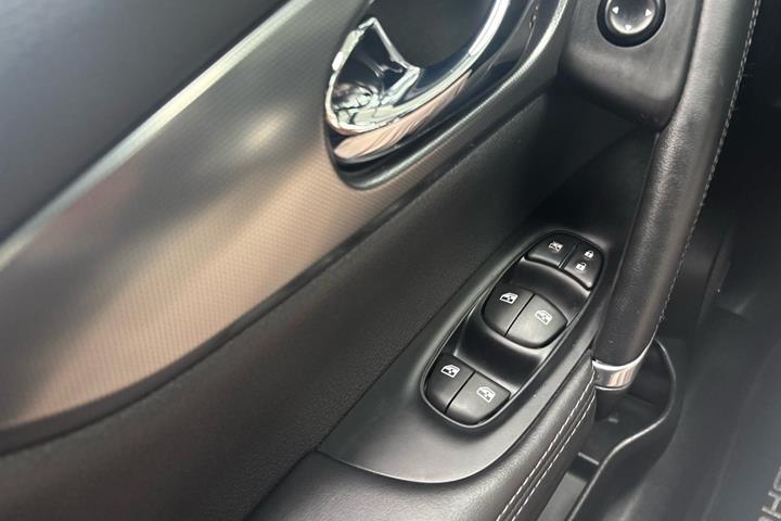 Grå Nissan Qashqai fra 2019